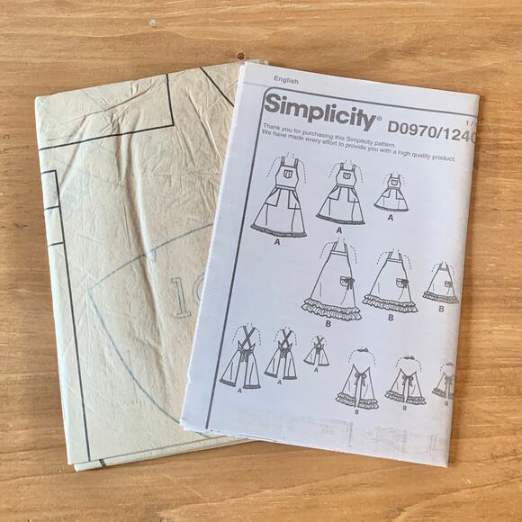 Simplicity Pattern D0970 Sizes S-L Childs & Misses Aprons & 18" Doll Apron Uncut - Picture 6 of 6